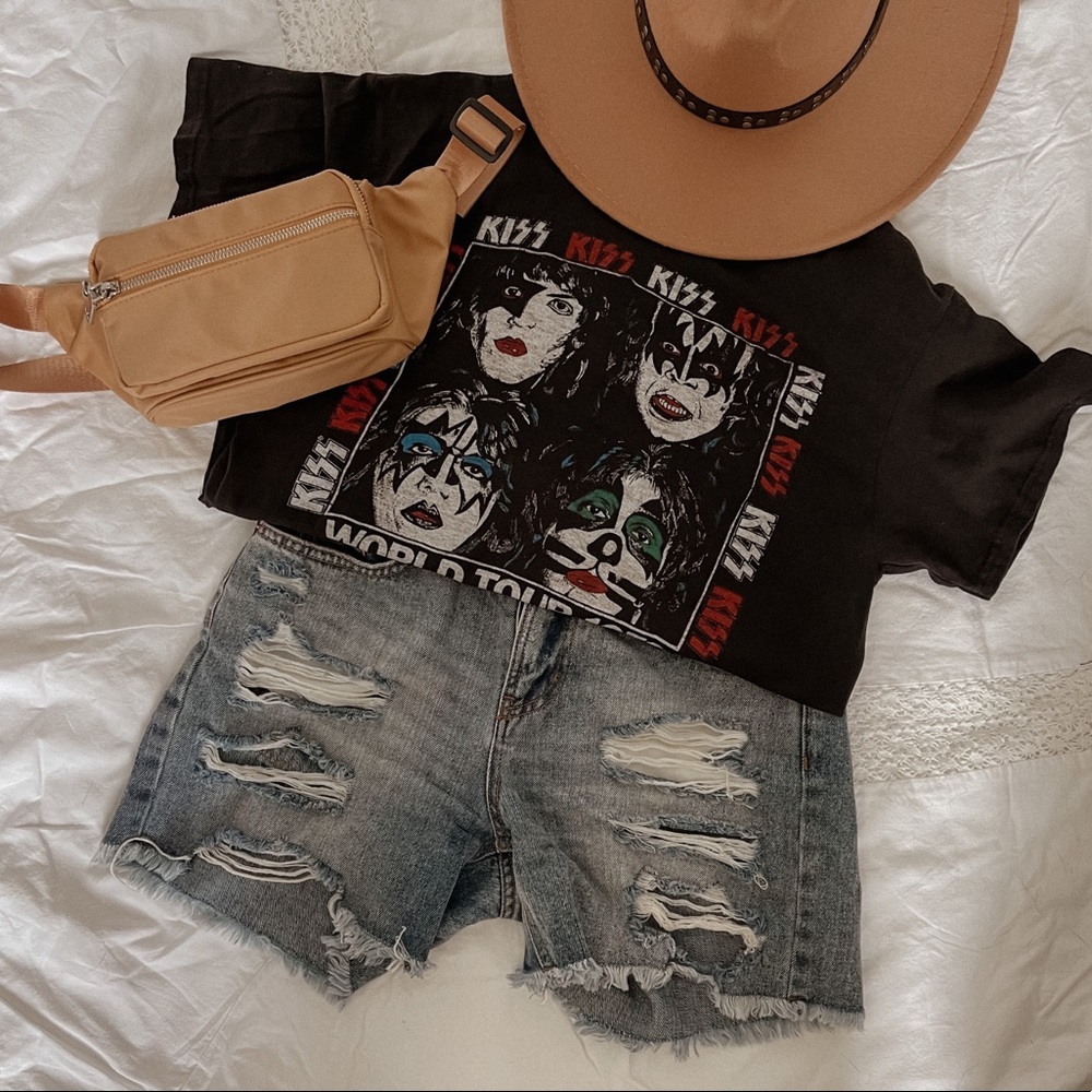NWT KISS GRAPHIC TEE